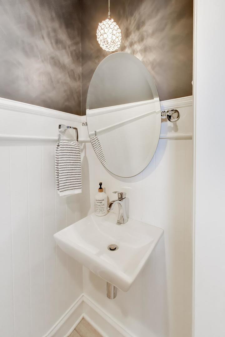 1212 W Clarendon Road