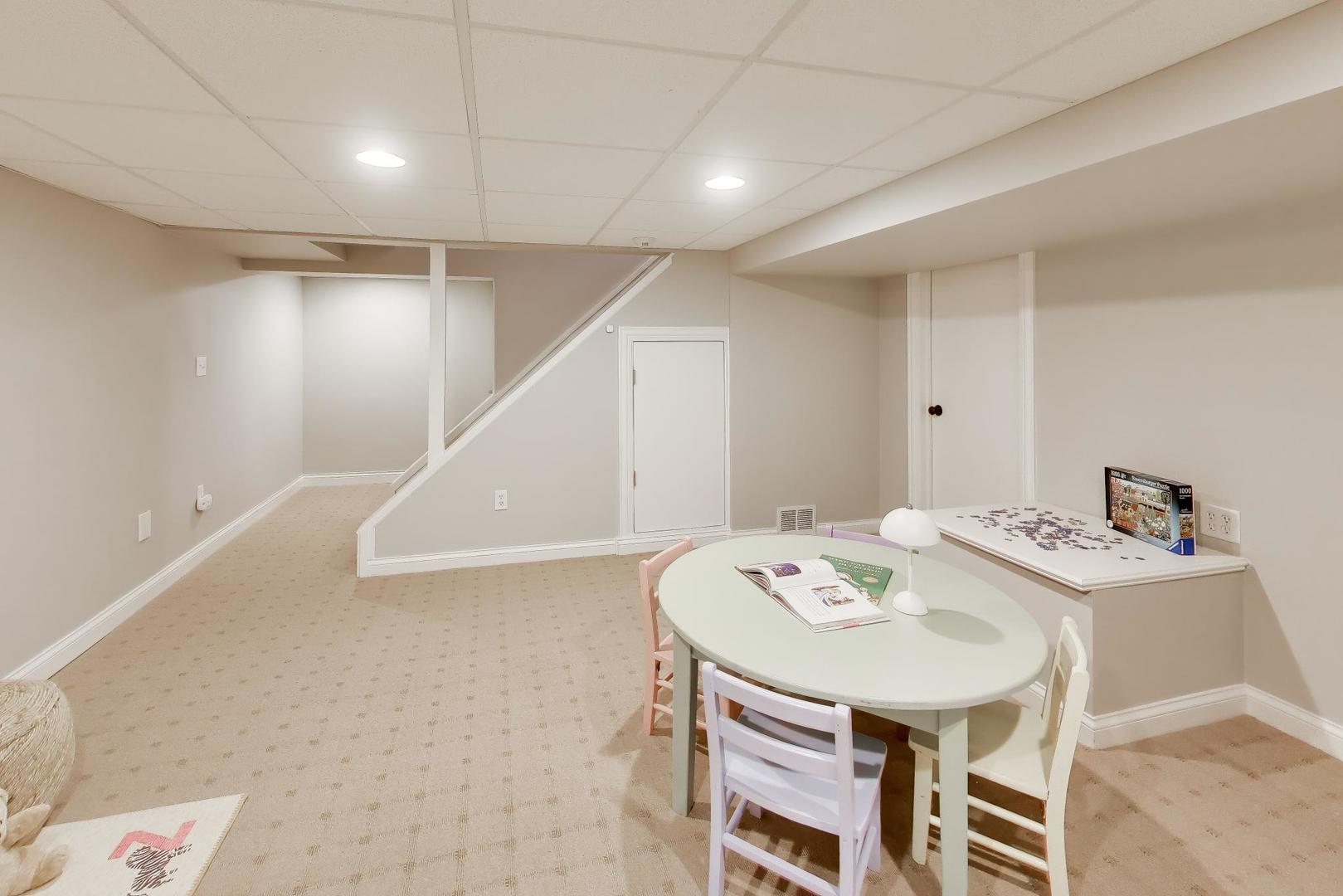 1212 W Clarendon Road