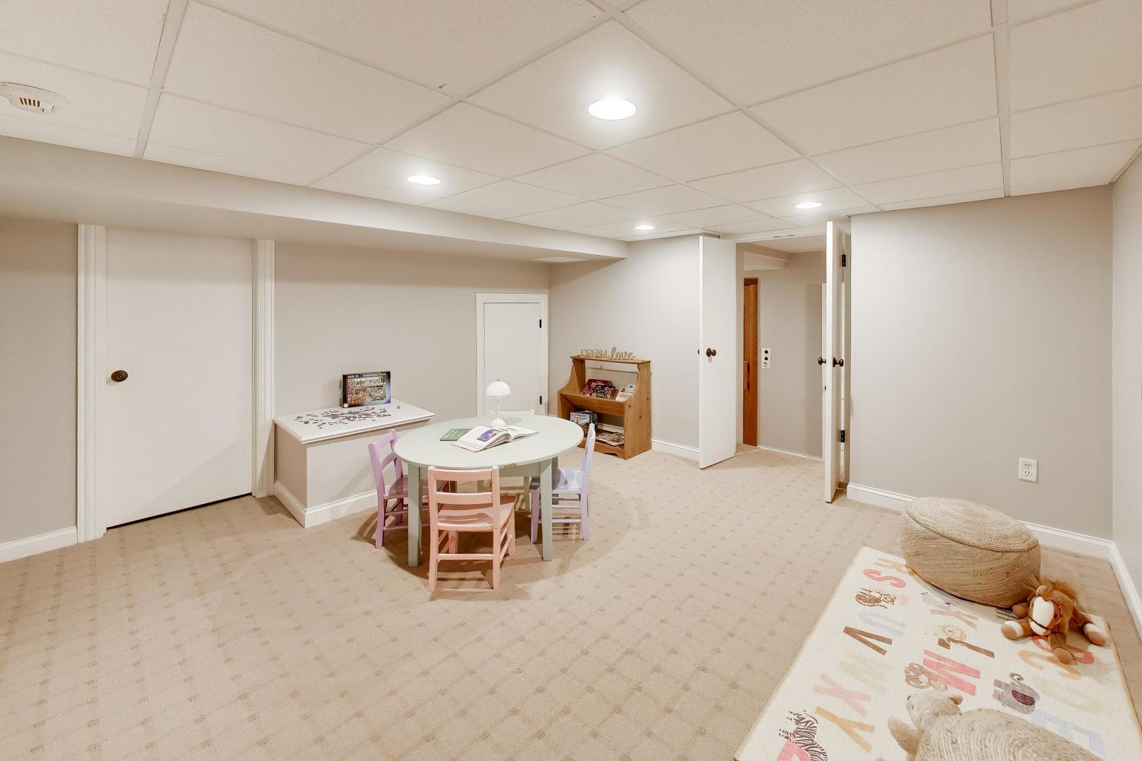 1212 W Clarendon Road