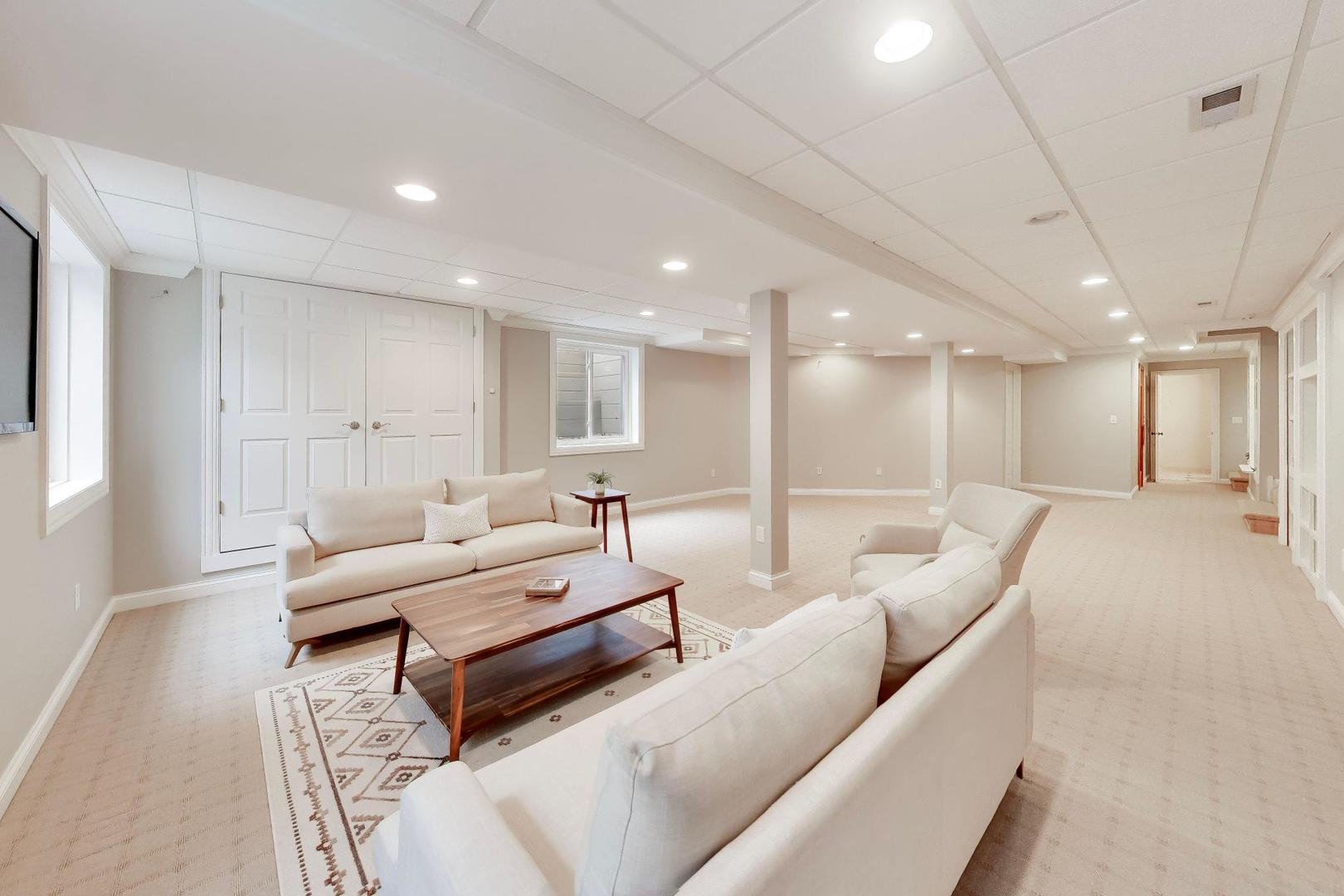 1212 W Clarendon Road