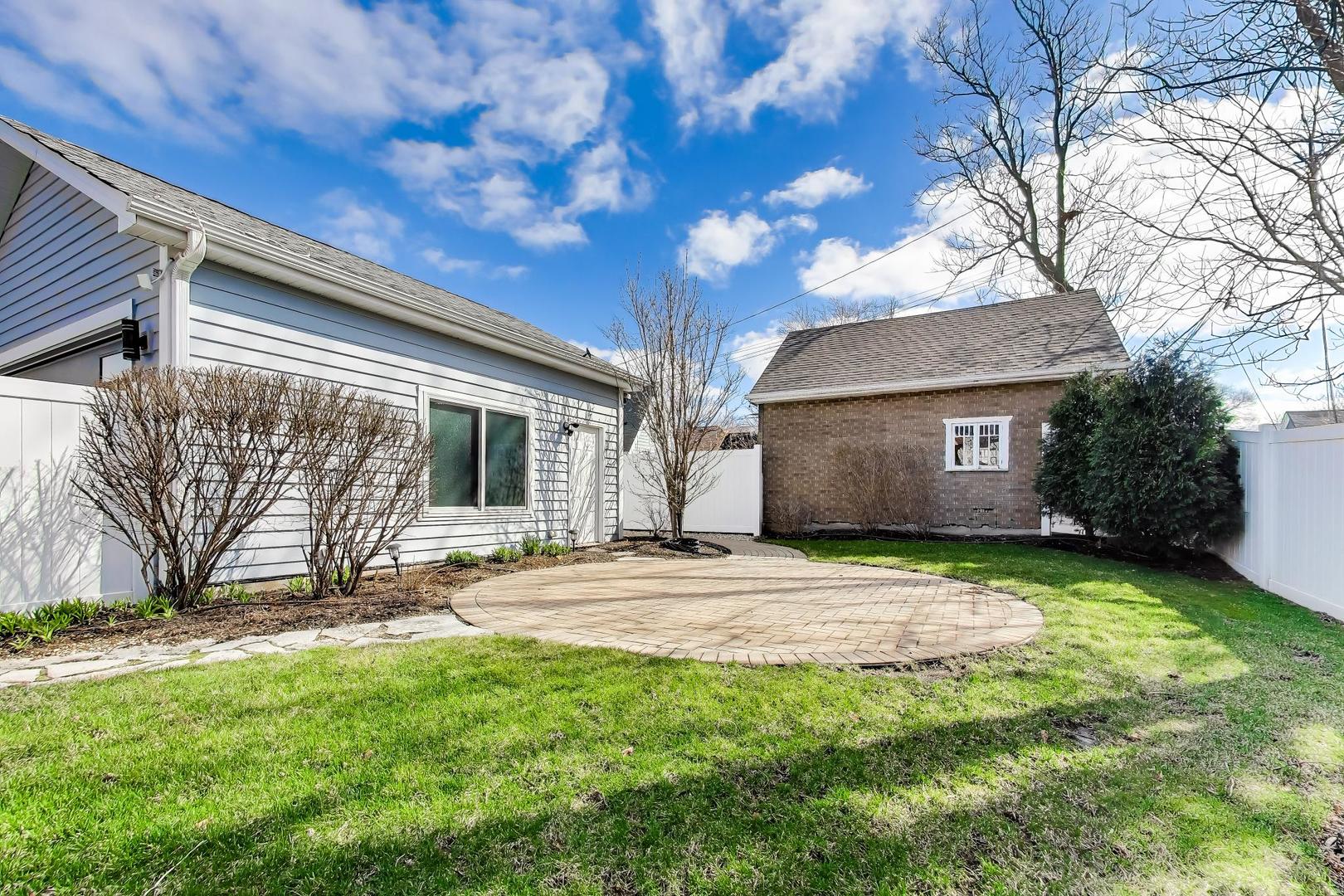 421 W Hawthorne Street