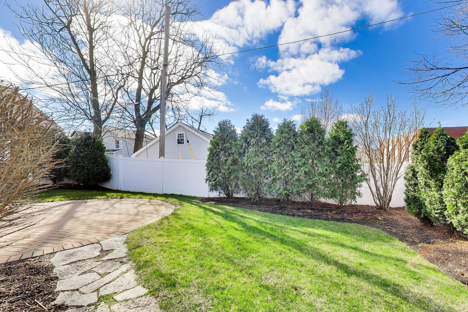 421 W Hawthorne Street