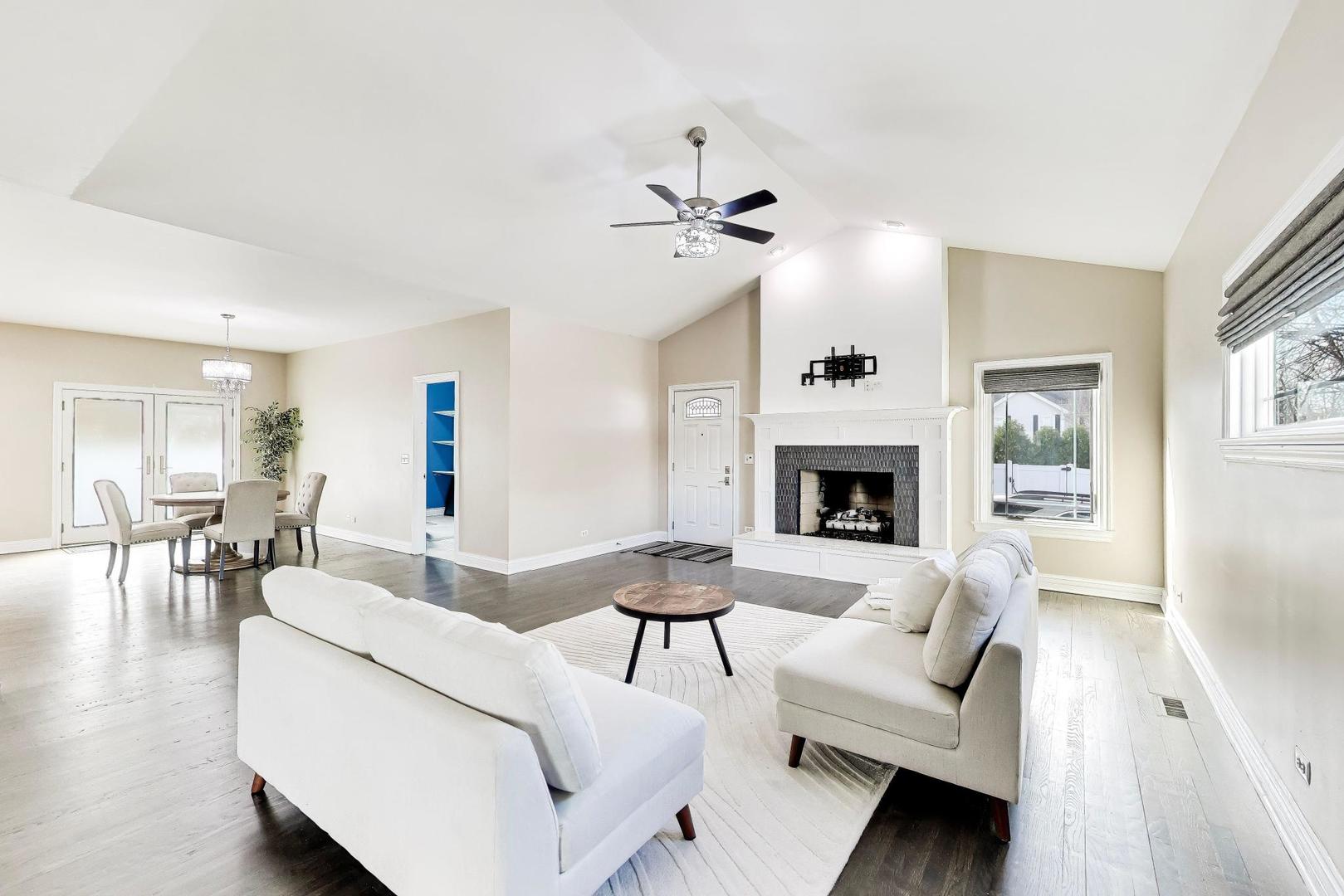 421 W Hawthorne Street