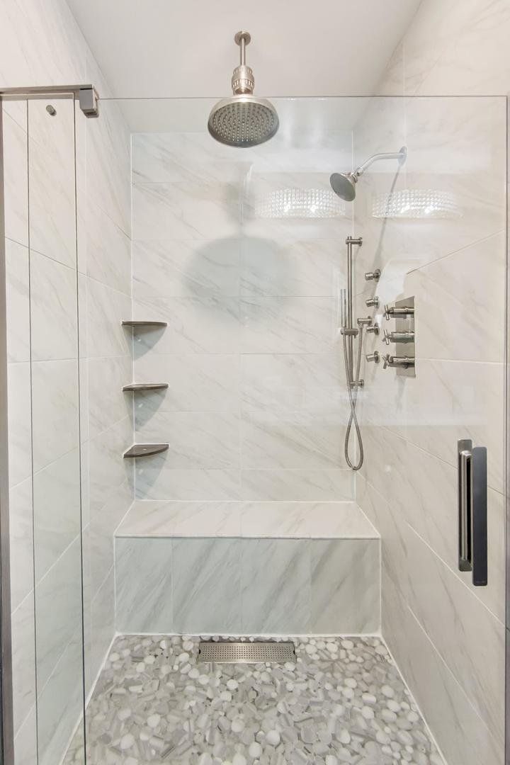 421 W Hawthorne Street