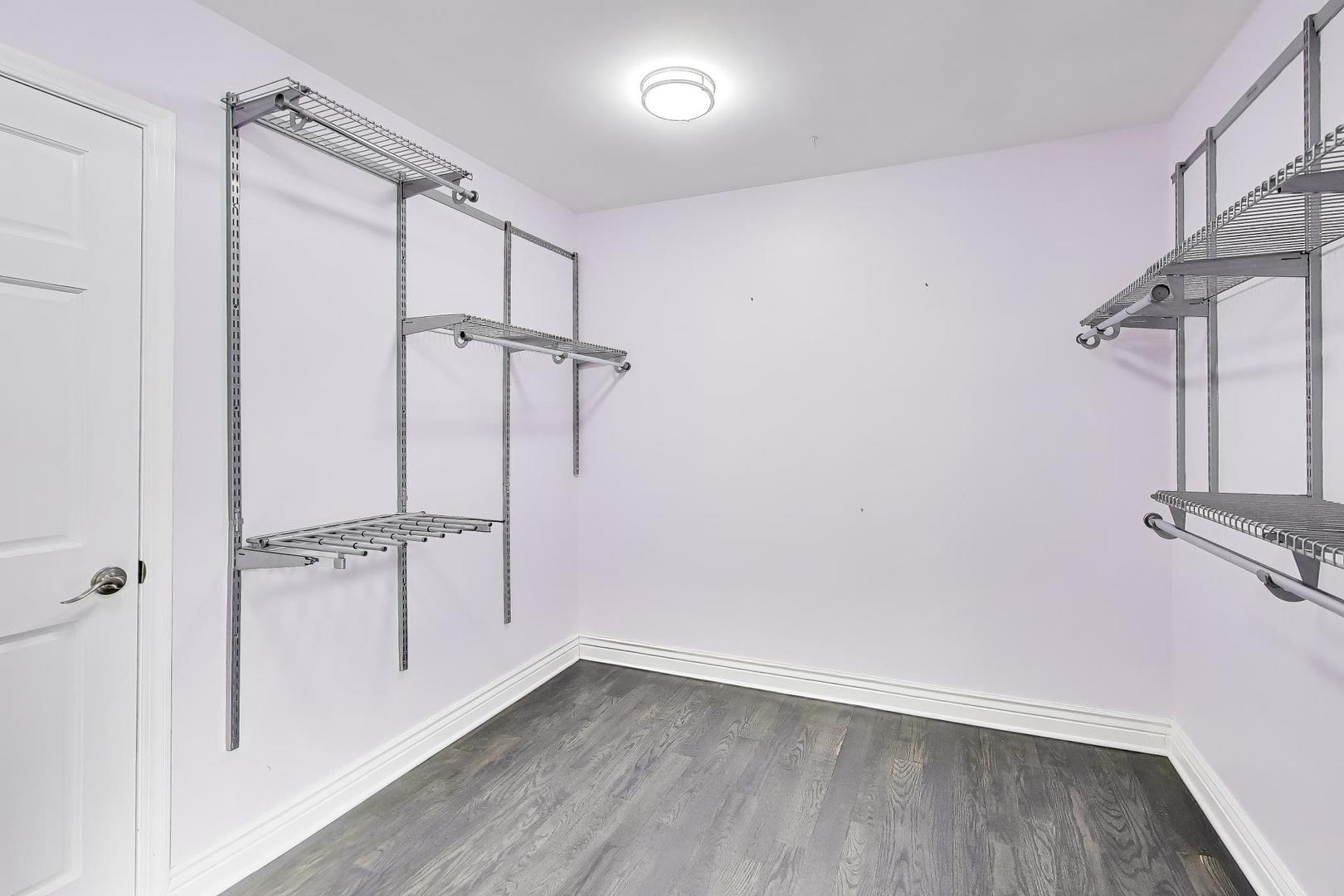 421 W Hawthorne Street