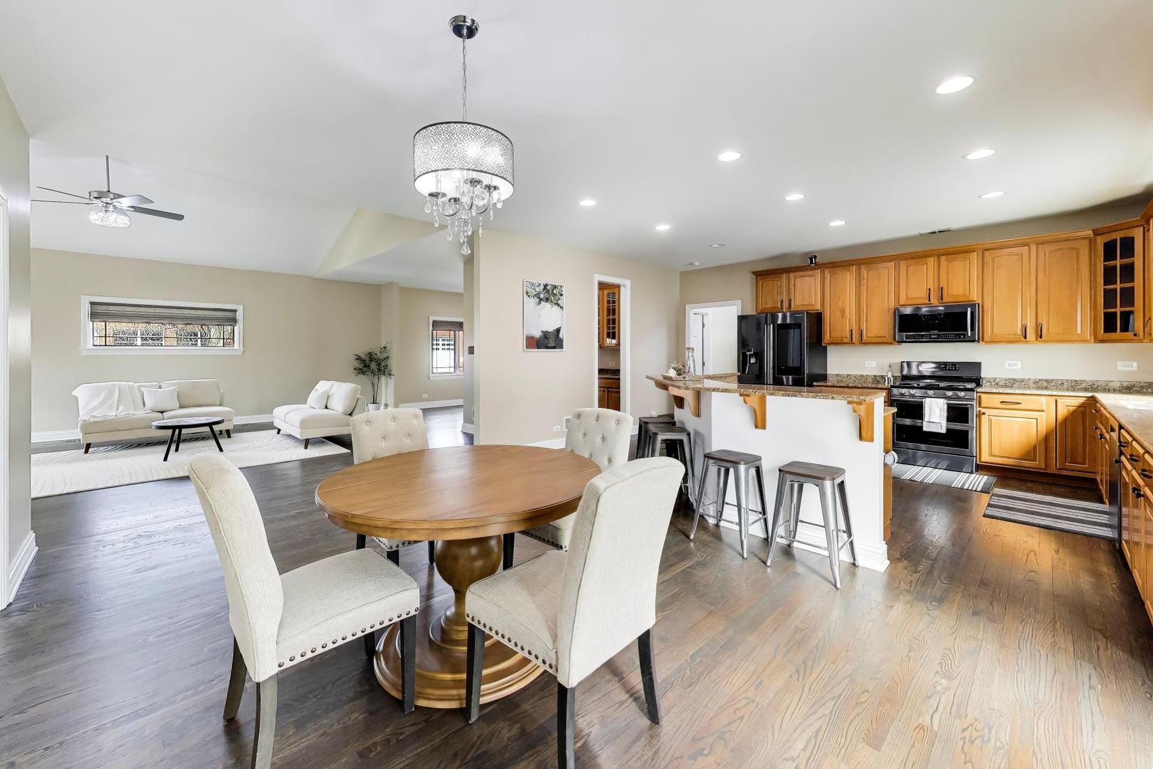 421 W Hawthorne Street