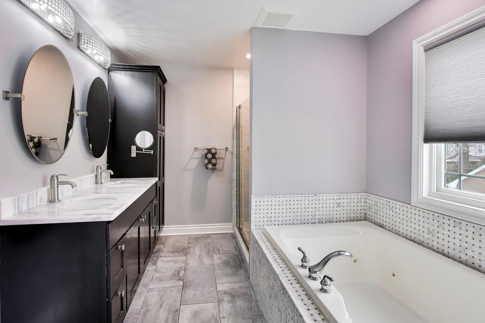 421 W Hawthorne Street