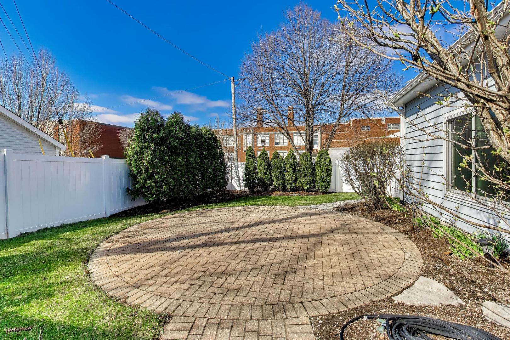 421 W Hawthorne Street