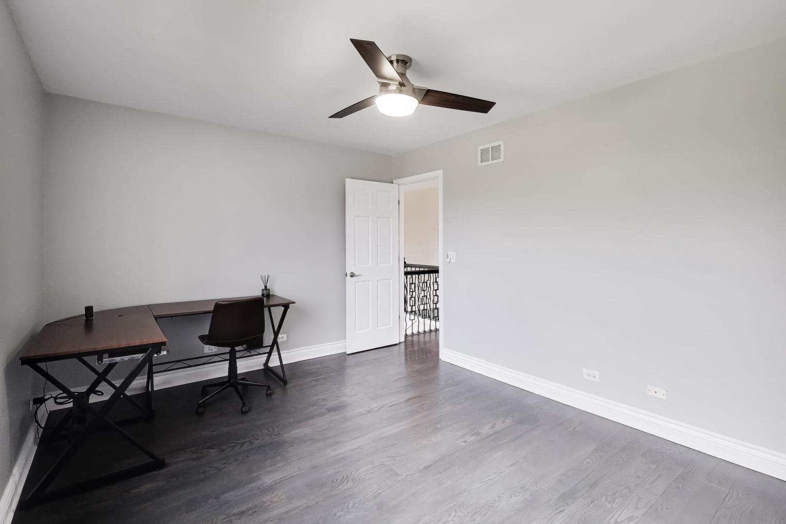 421 W Hawthorne Street