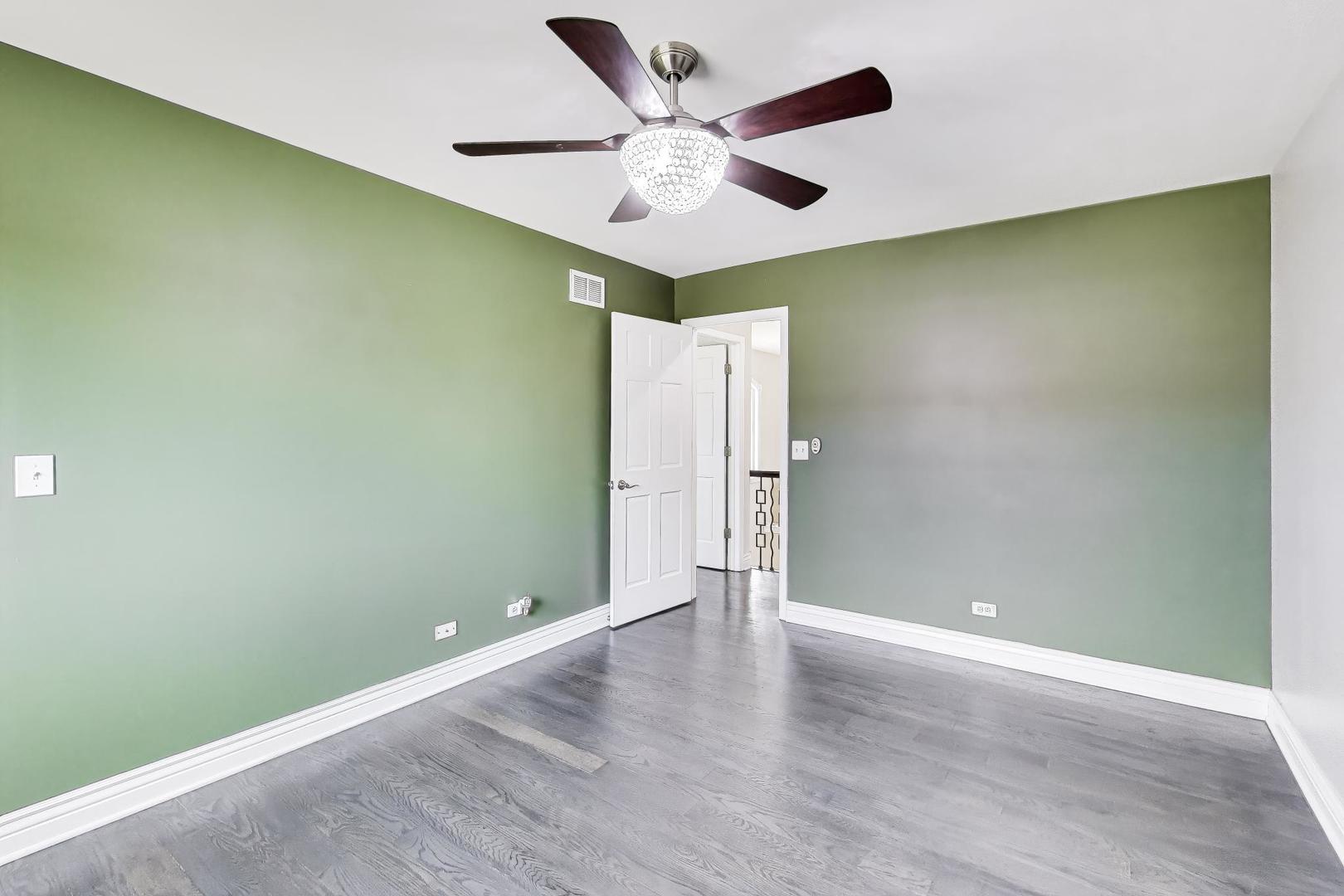 421 W Hawthorne Street