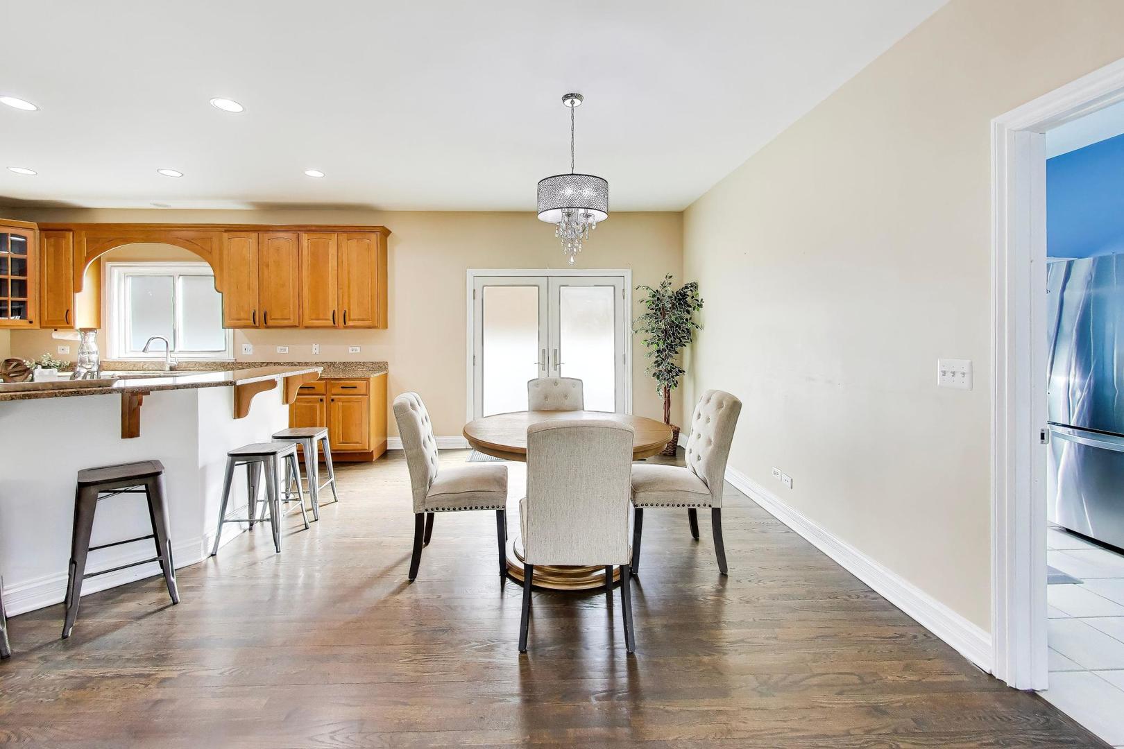 421 W Hawthorne Street