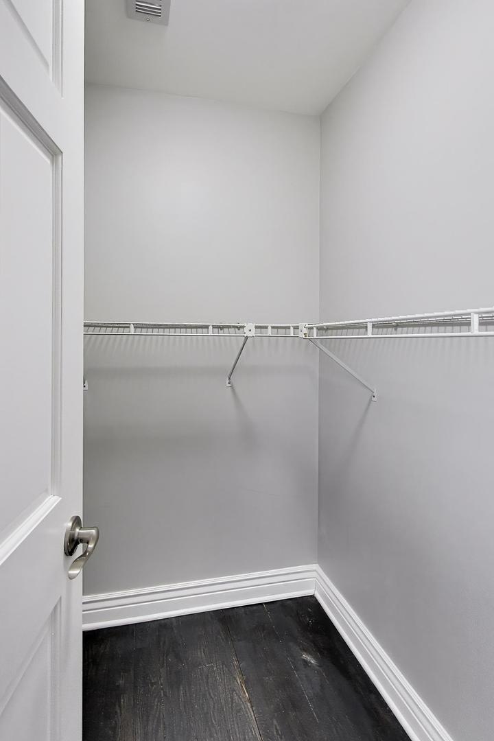 421 W Hawthorne Street