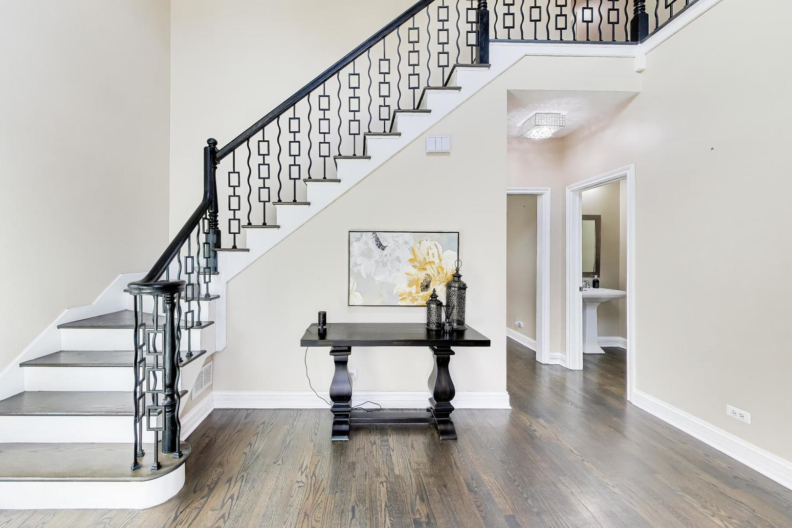 421 W Hawthorne Street