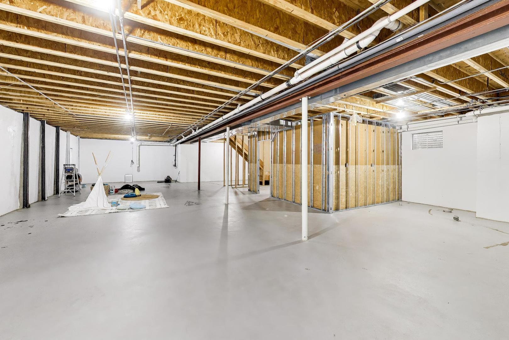 421 W Hawthorne Street