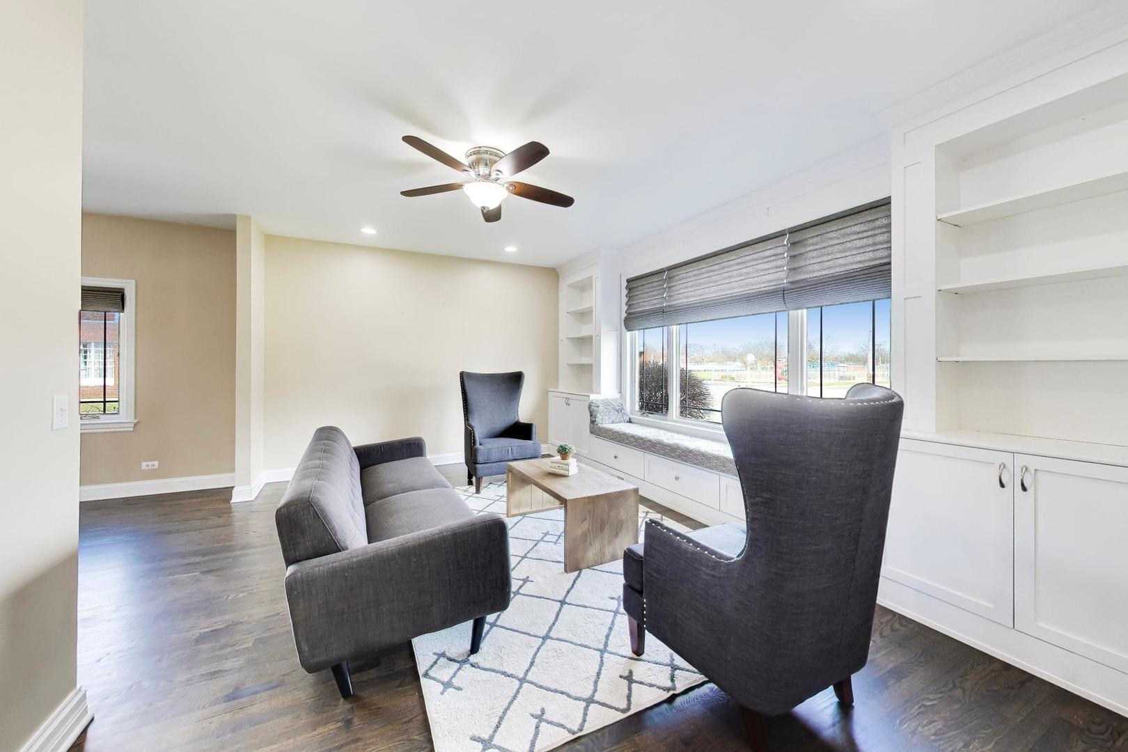 421 W Hawthorne Street