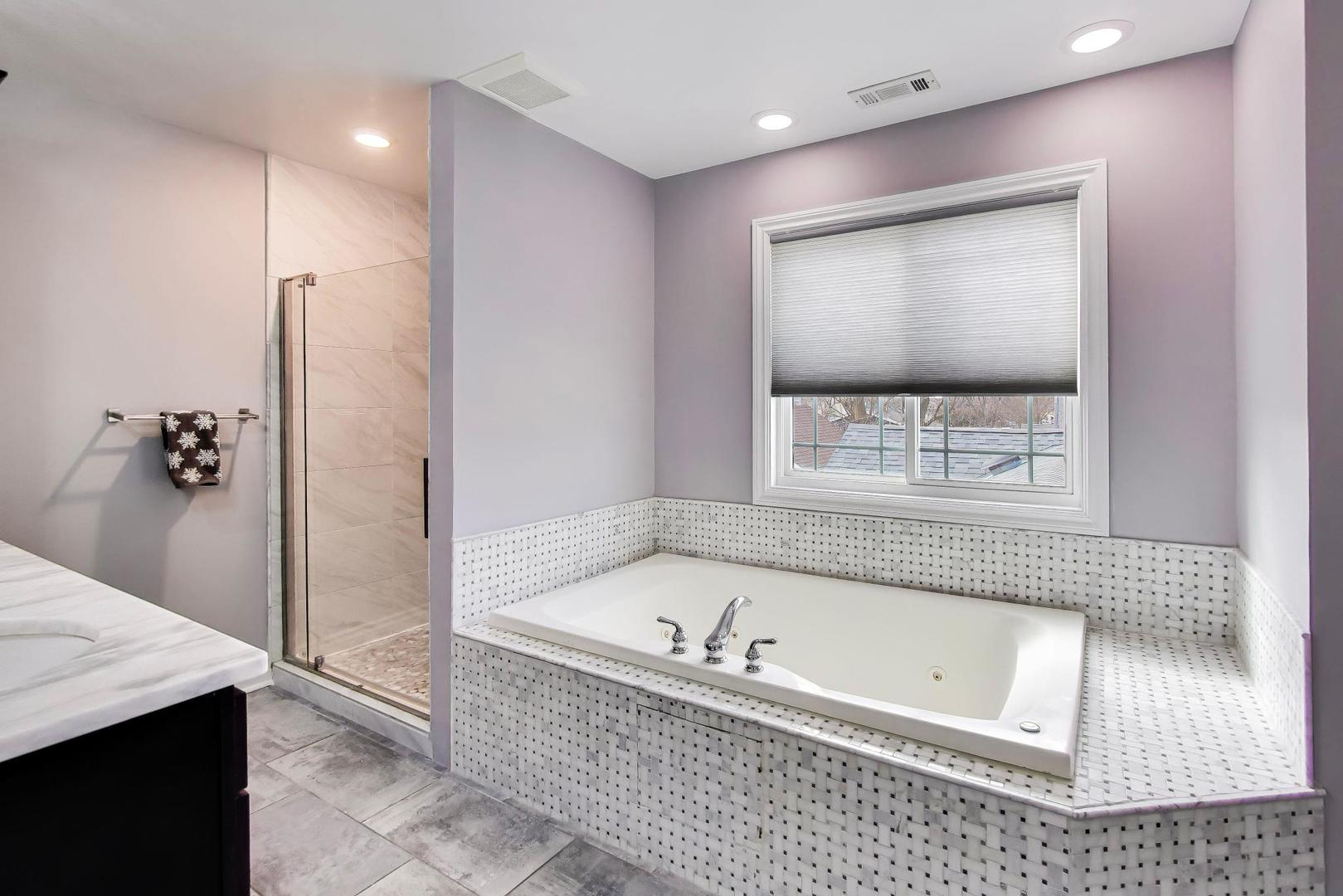 421 W Hawthorne Street