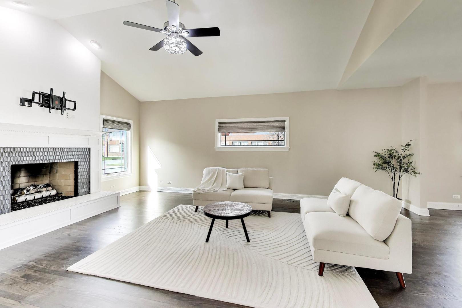 421 W Hawthorne Street