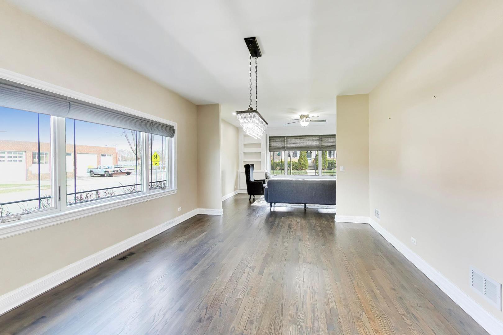 421 W Hawthorne Street