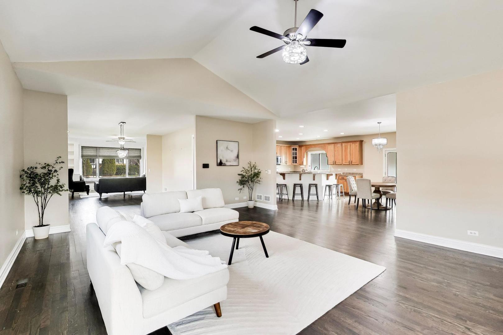 421 W Hawthorne Street