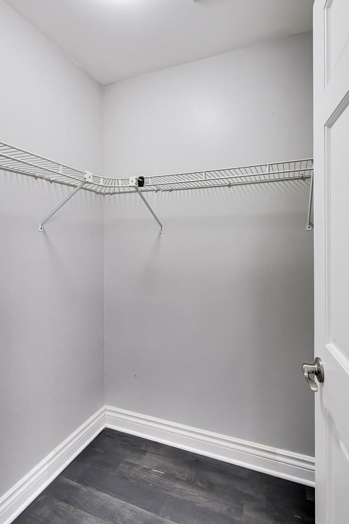 421 W Hawthorne Street