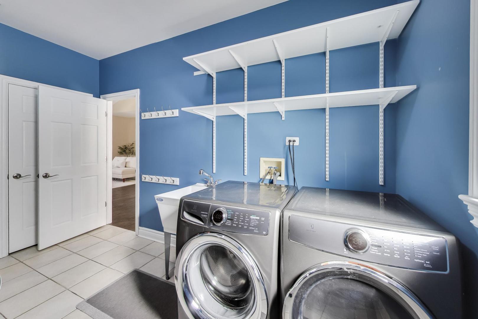 421 W Hawthorne Street