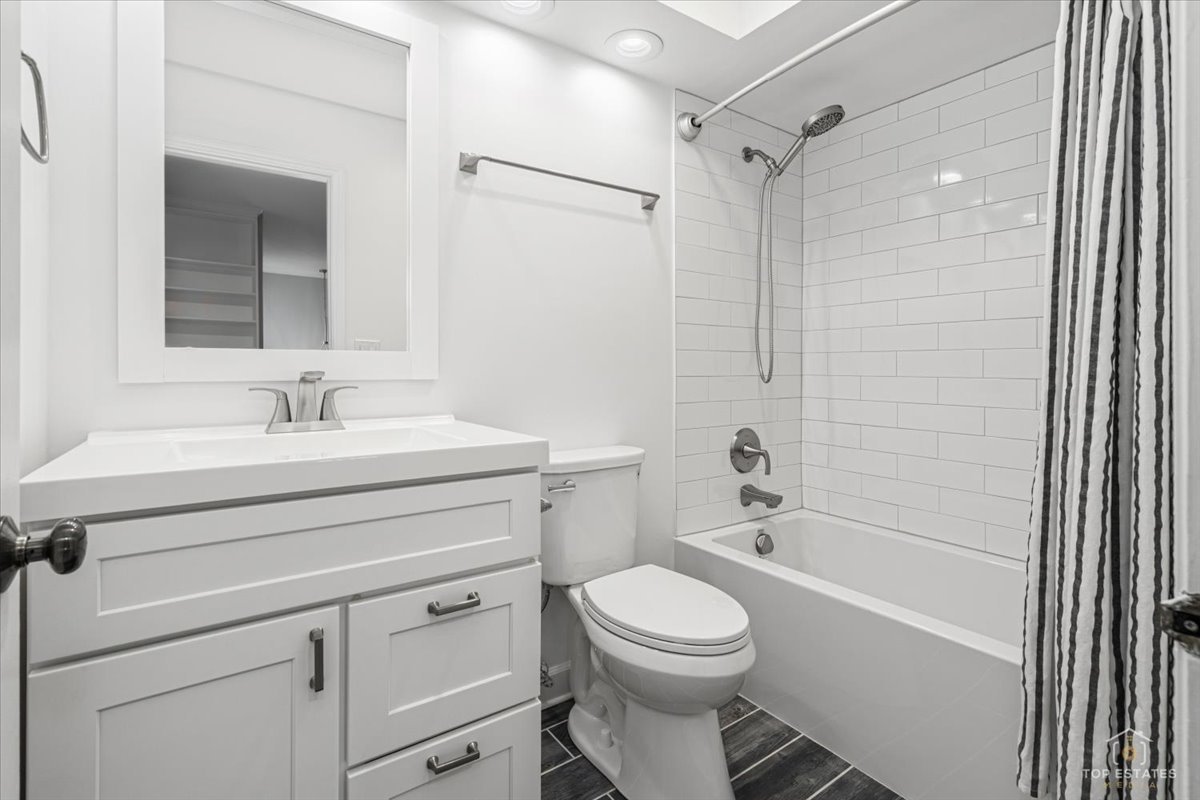 1606 W ORCHARD Place Unit: 1606