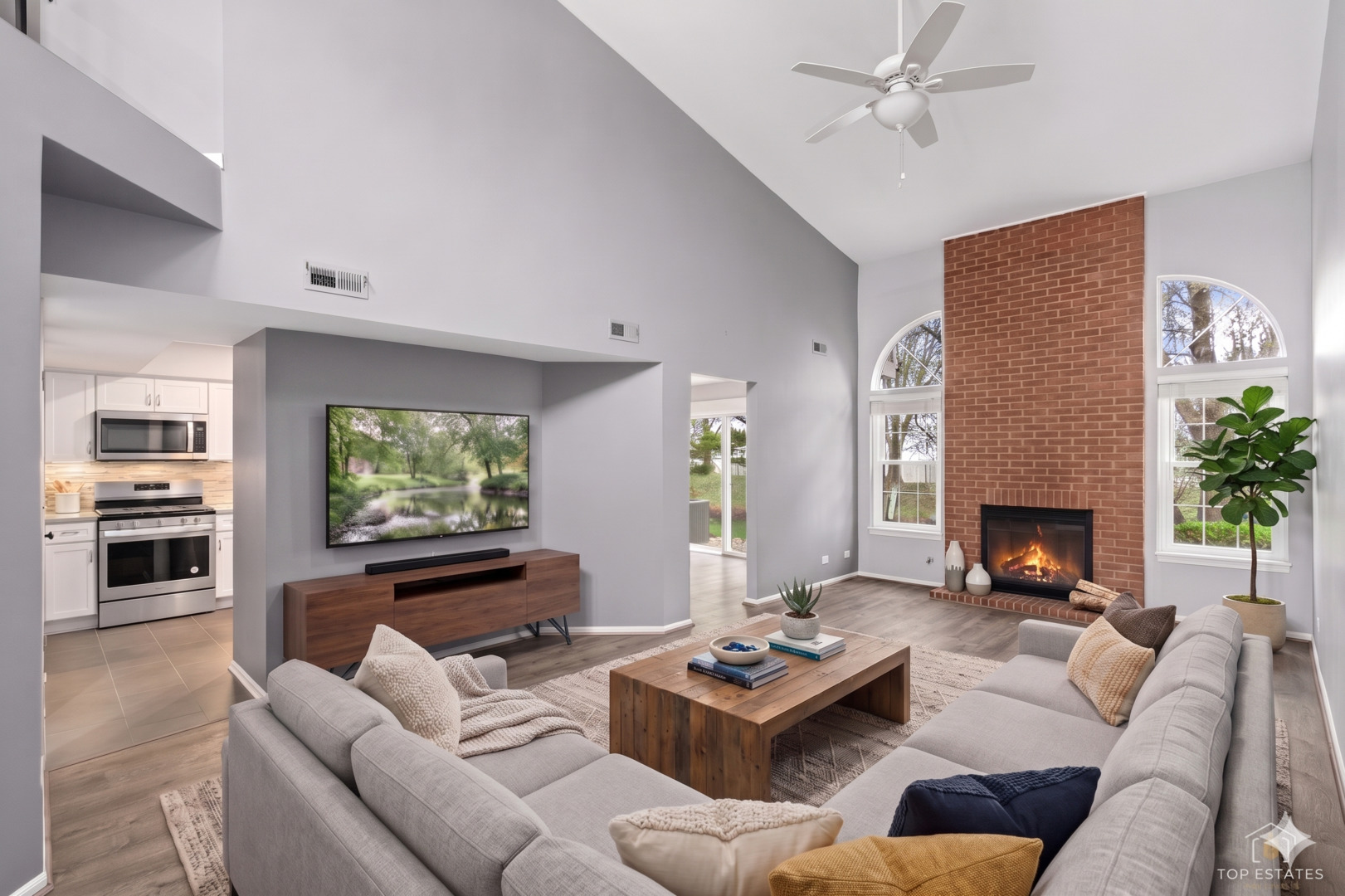 1606 W ORCHARD Place Unit: 1606