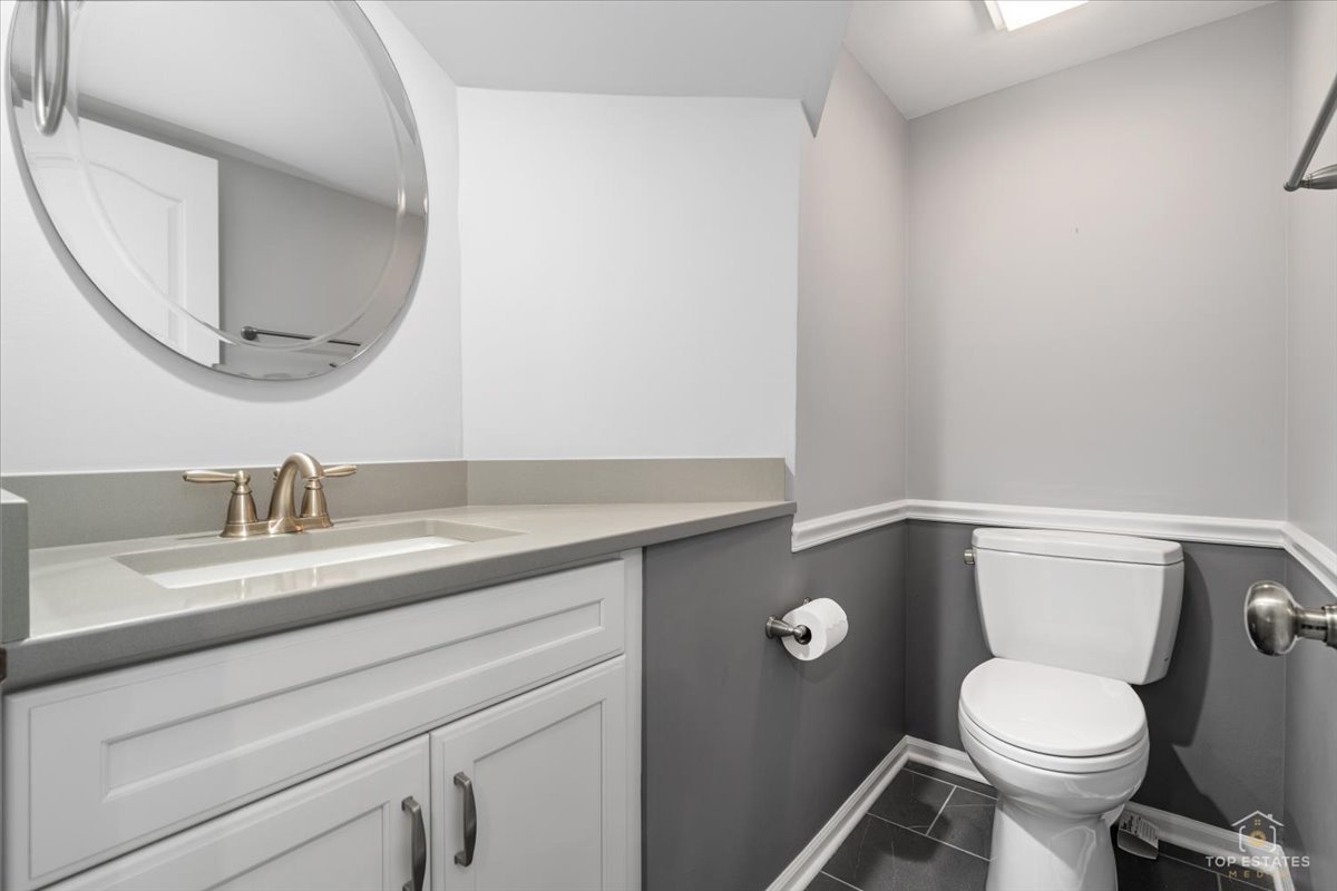 1606 W ORCHARD Place Unit: 1606