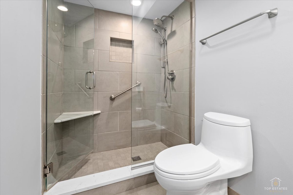1606 W ORCHARD Place Unit: 1606