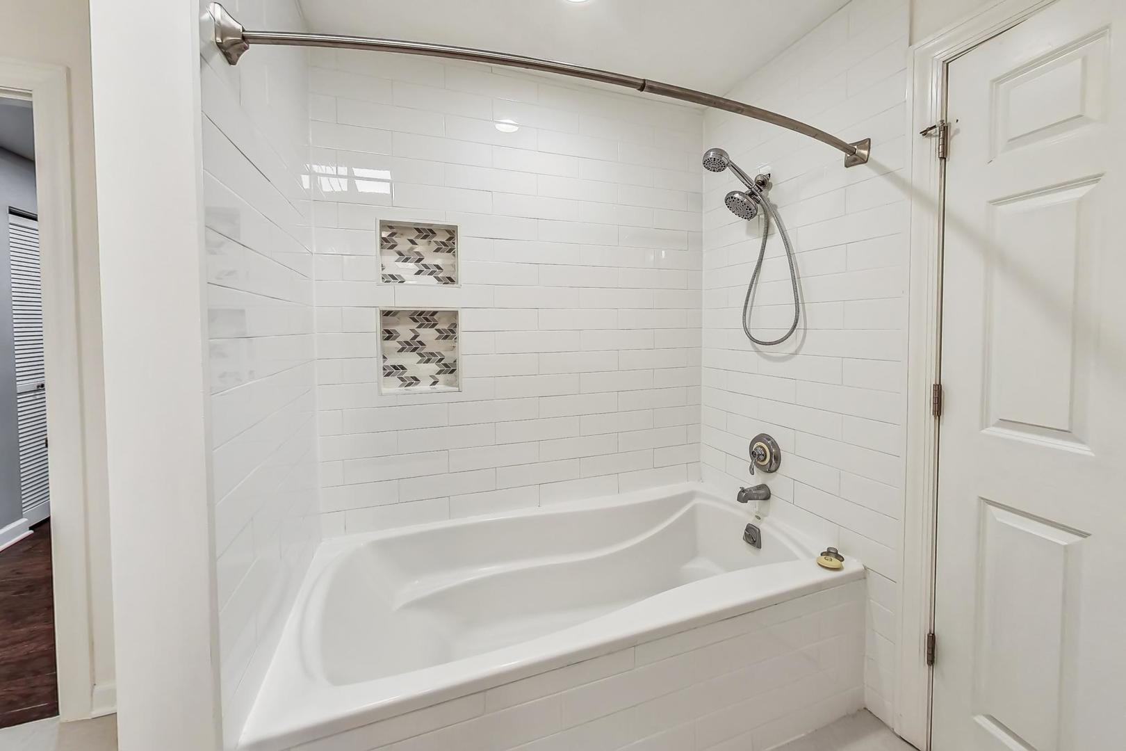 44 N VAIL Avenue Unit: 505