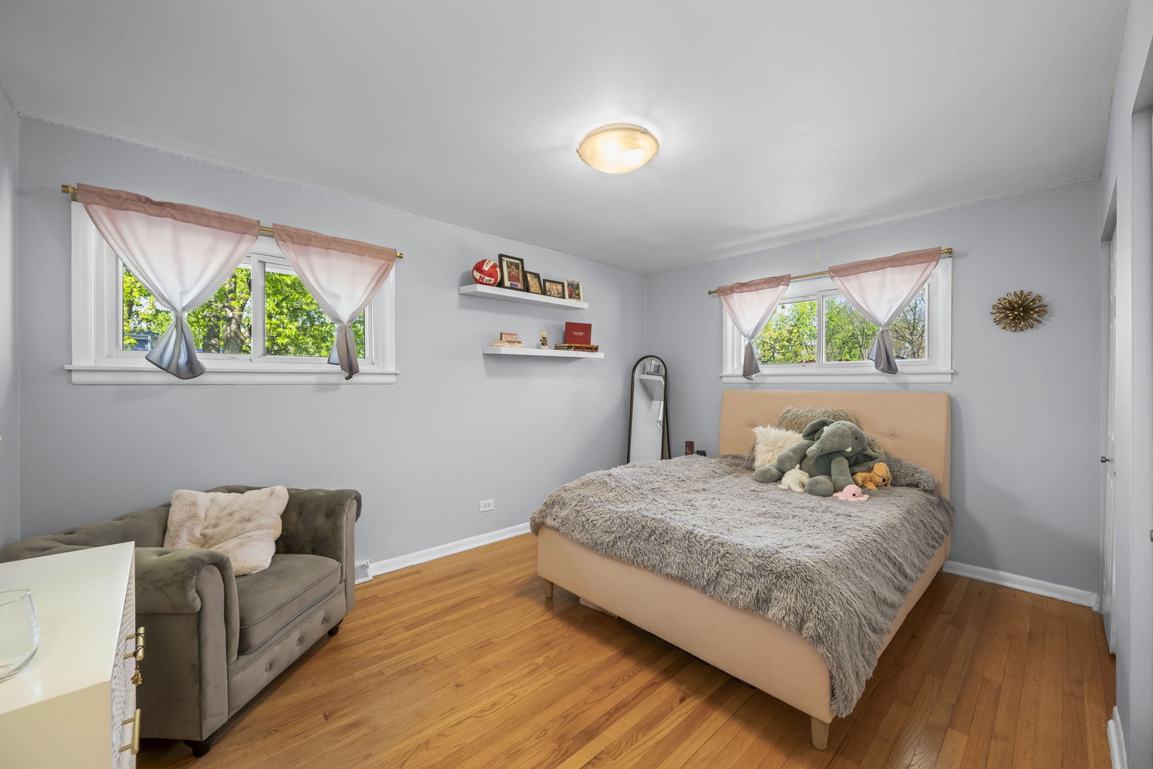 527 CUMNOR Court