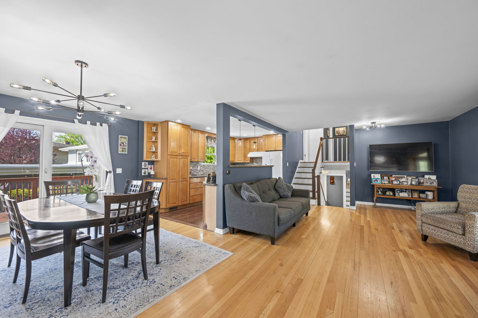 527 CUMNOR Court