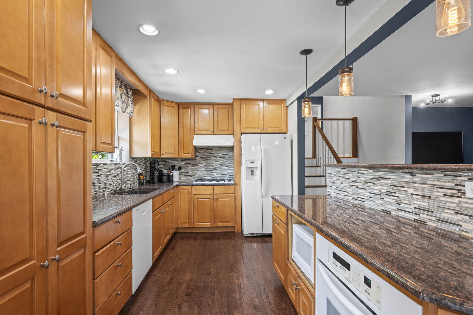 527 CUMNOR Court