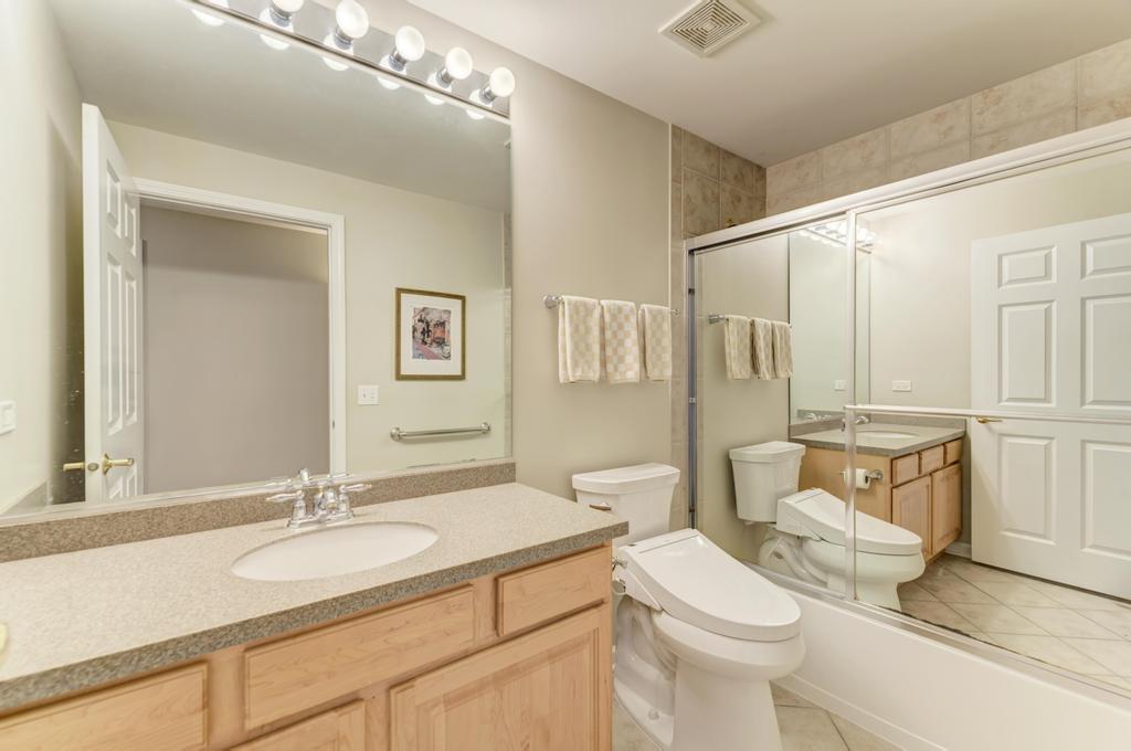 601 W Rand Road Unit: 106