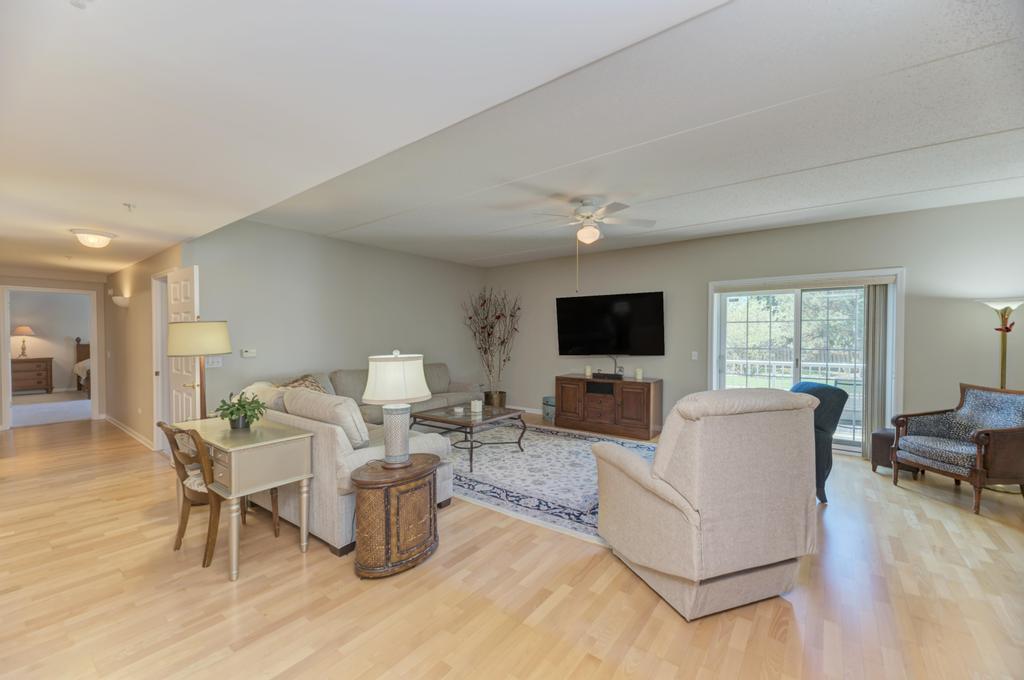 601 W Rand Road Unit: 106