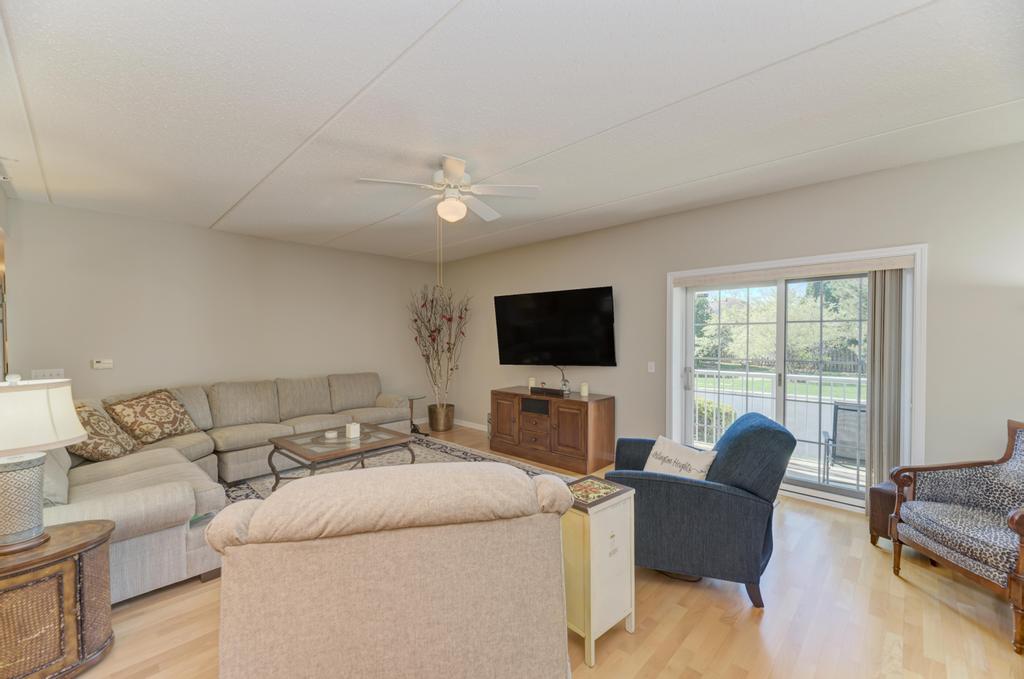 601 W Rand Road Unit: 106