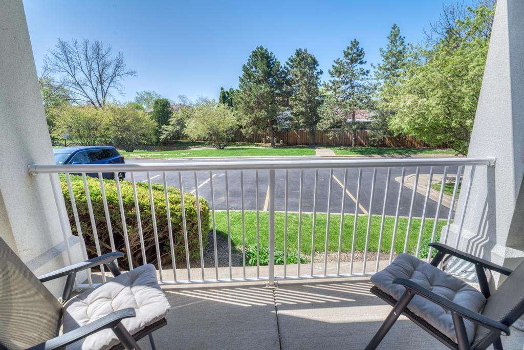 601 W Rand Road Unit: 106