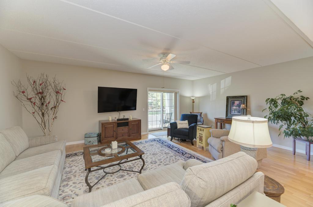 601 W Rand Road Unit: 106