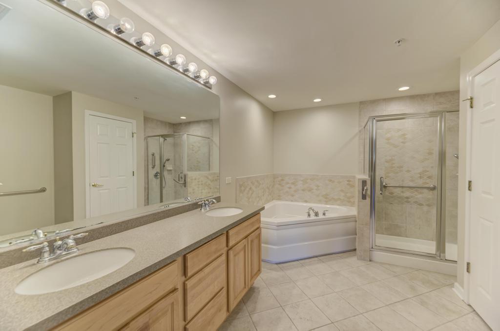 601 W Rand Road Unit: 106