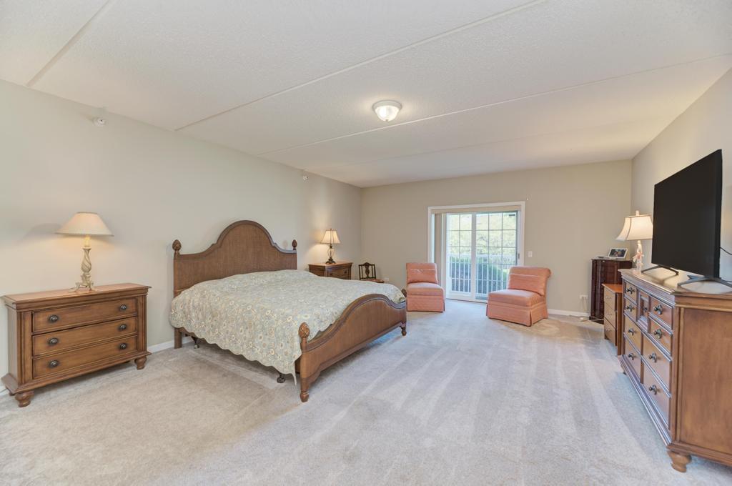 601 W Rand Road Unit: 106