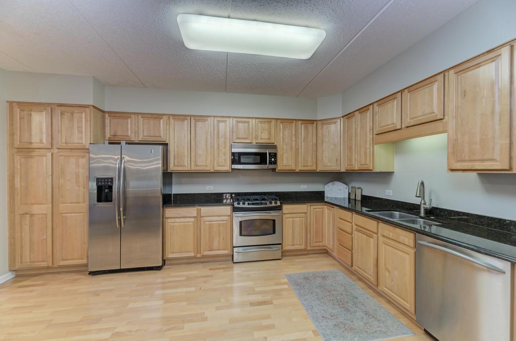601 W Rand Road Unit: 106