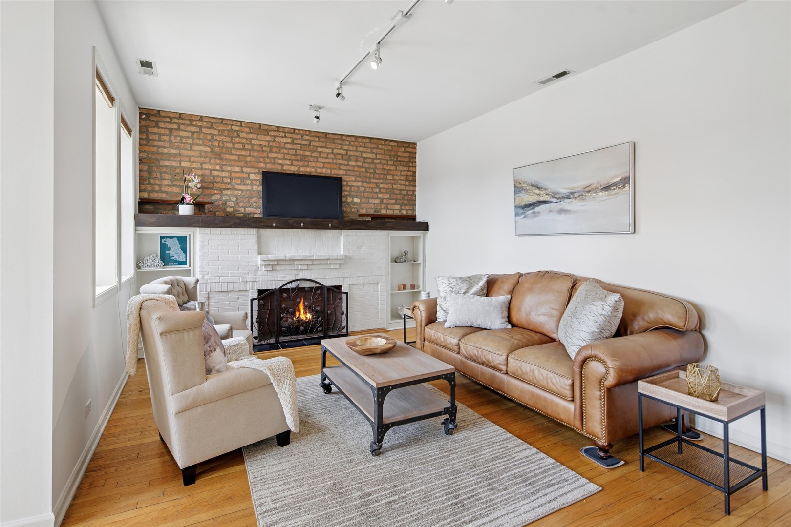 4350 N Albany Avenue Unit: 2S
