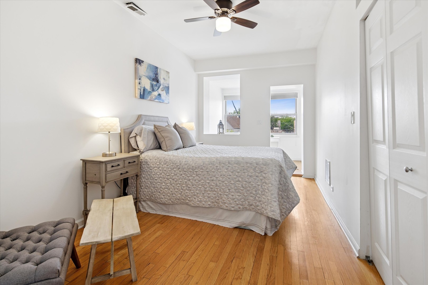 4350 N Albany Avenue Unit: 2S