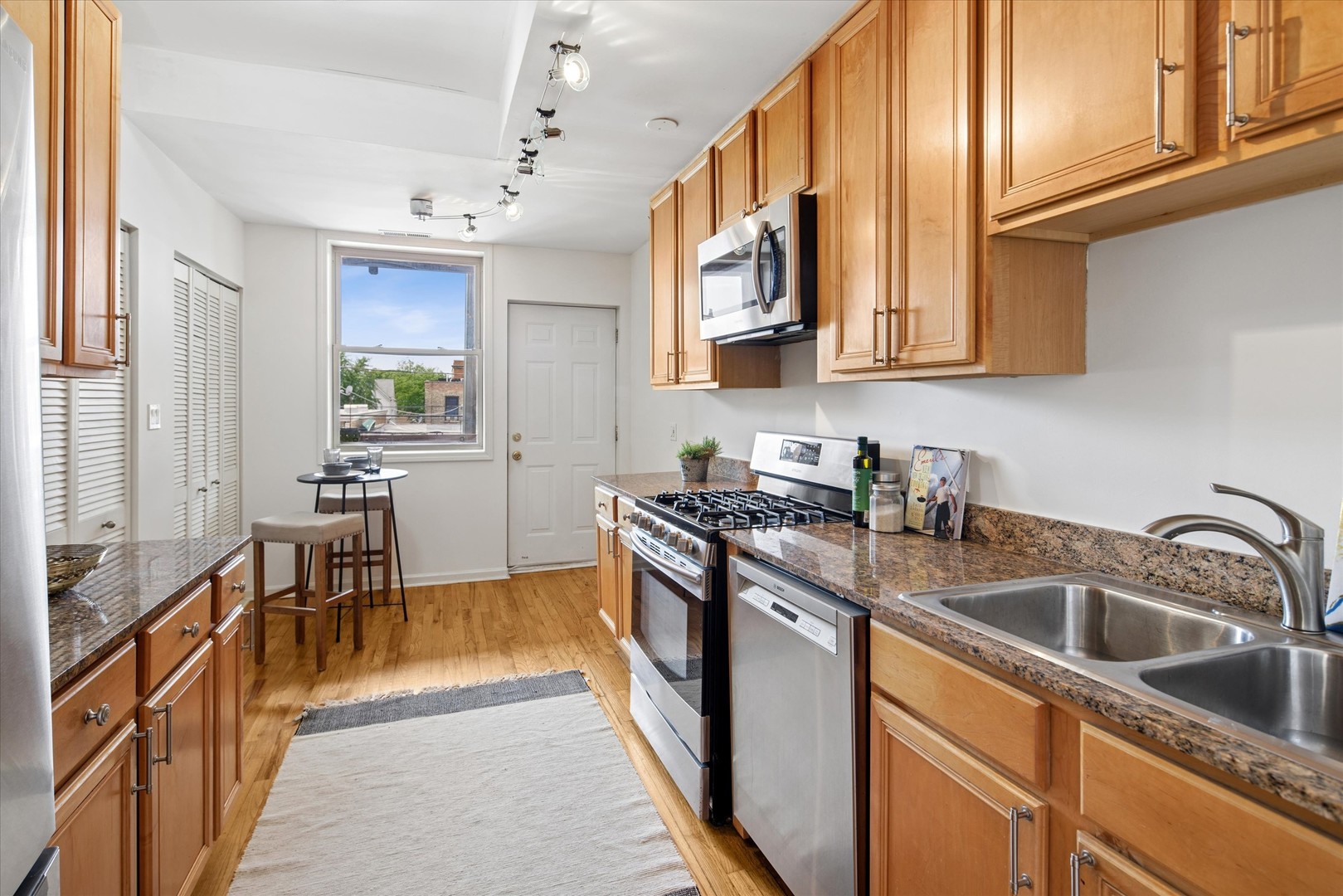 4350 N Albany Avenue Unit: 2S
