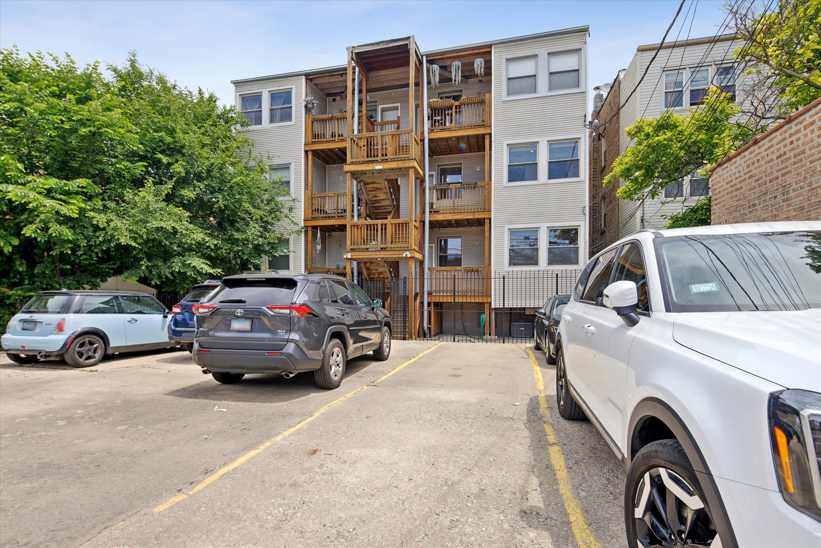 4350 N Albany Avenue Unit: 2S