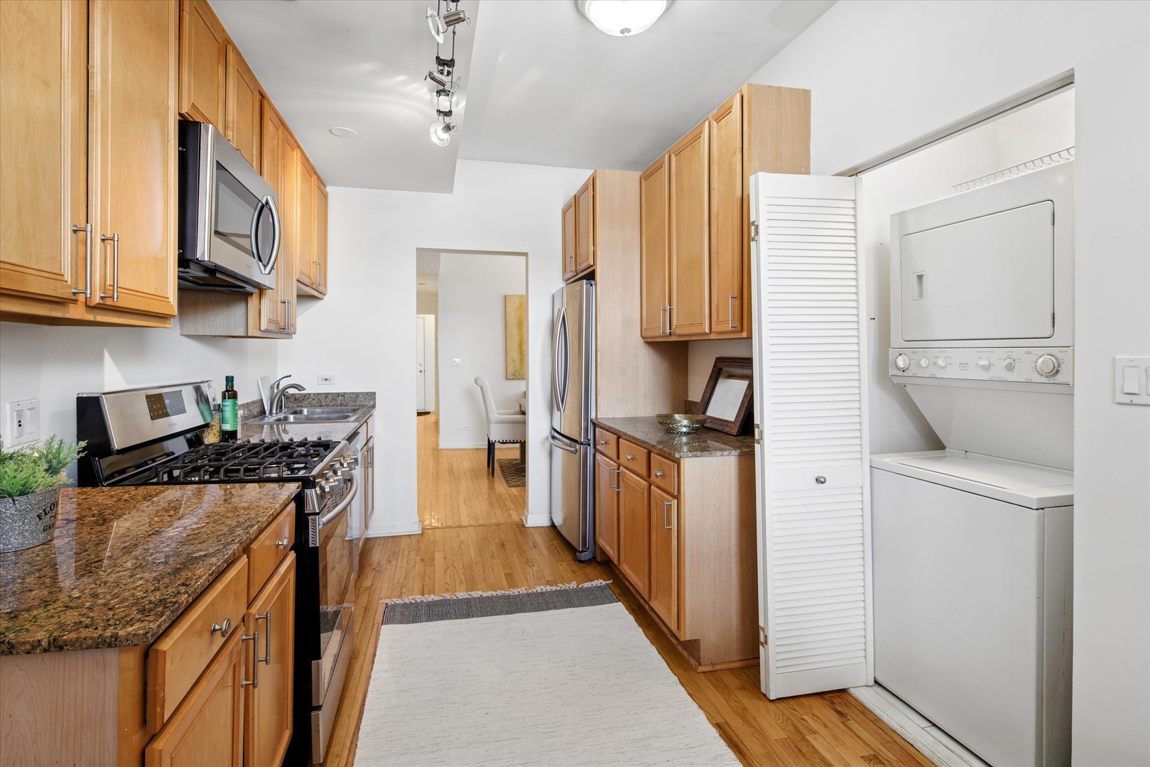 4350 N Albany Avenue Unit: 2S