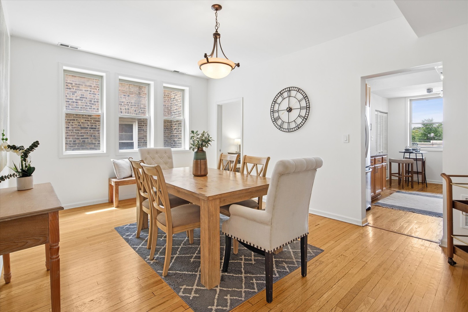 4350 N Albany Avenue Unit: 2S