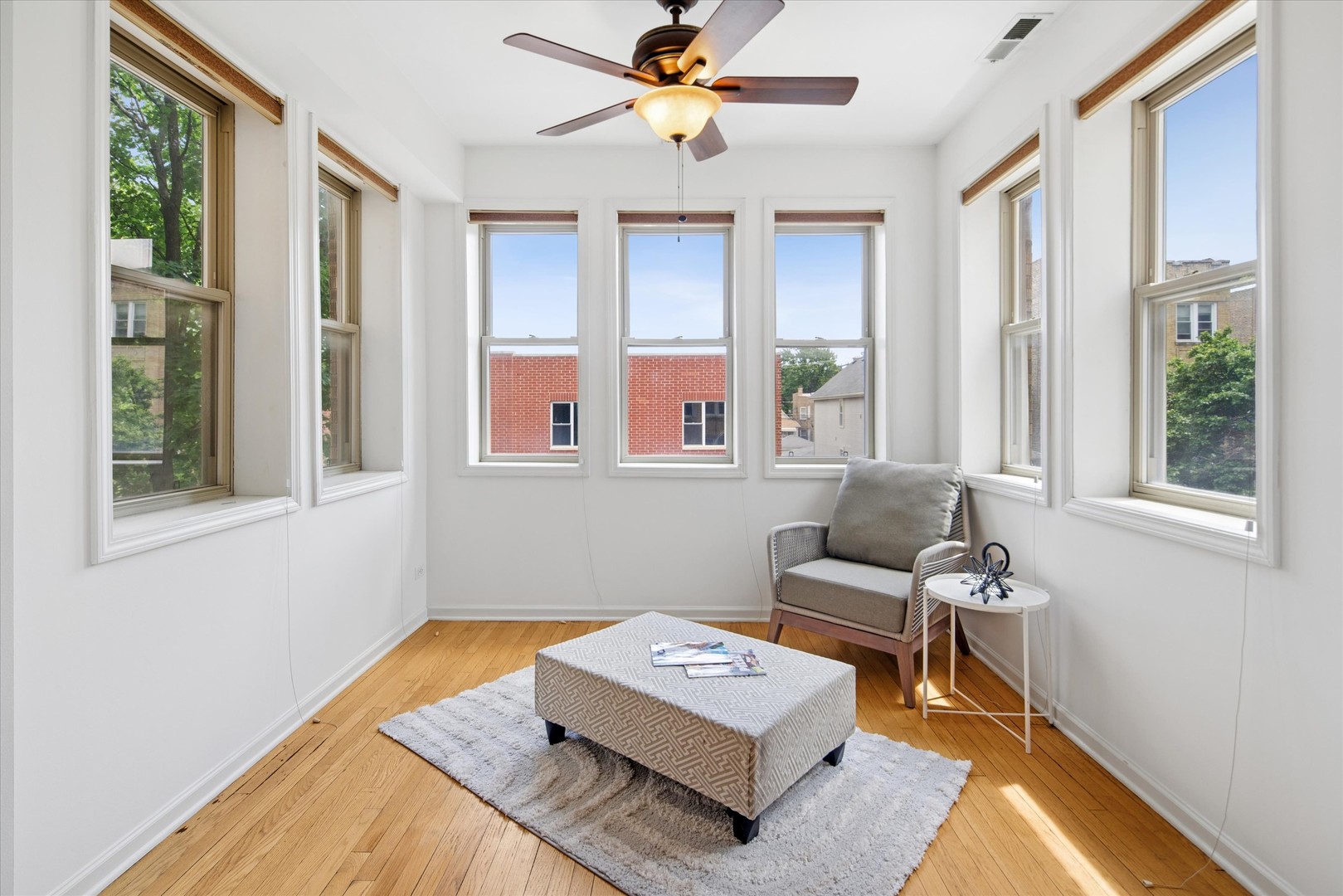 4350 N Albany Avenue Unit: 2S