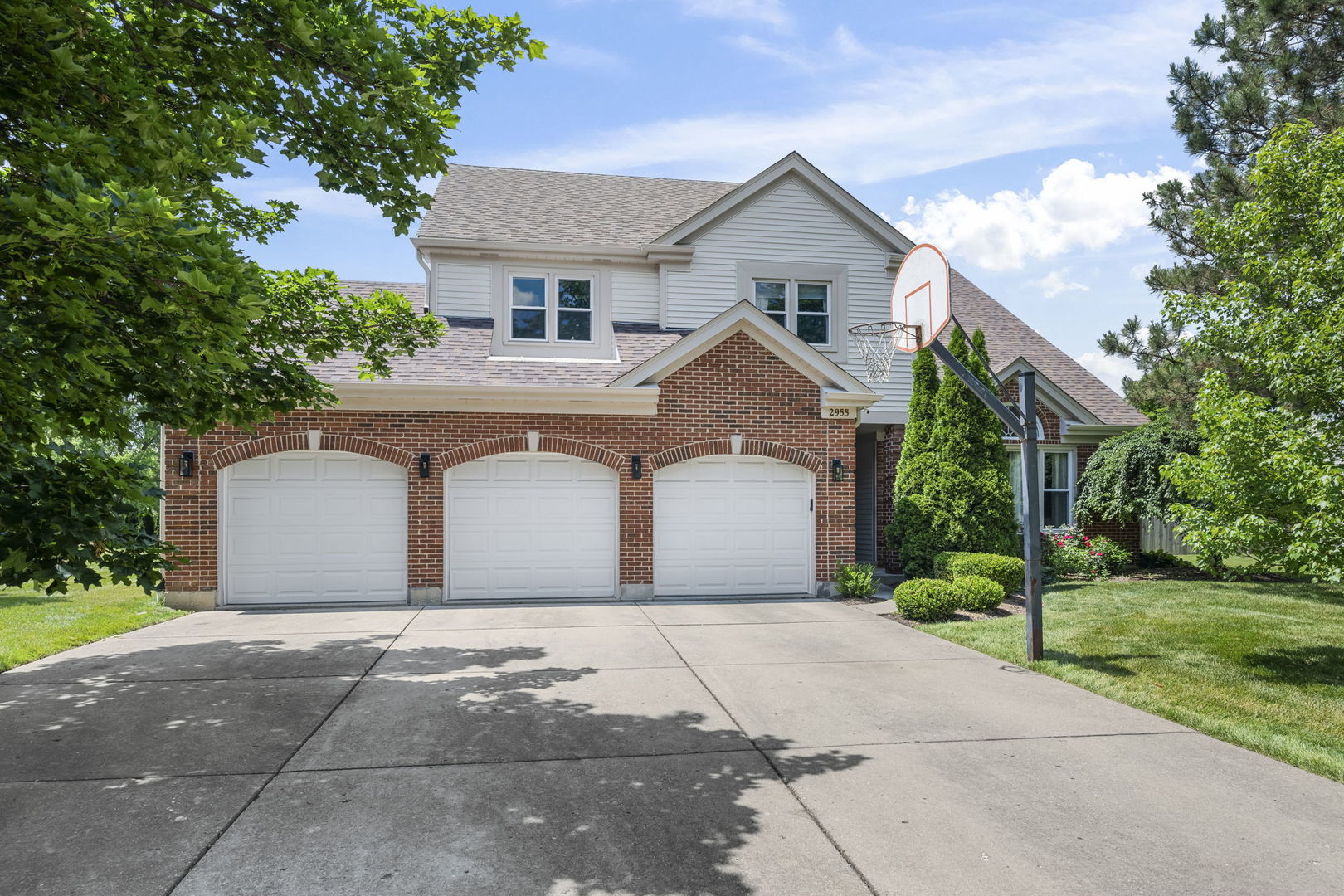 2955 Whispering Oaks Drive