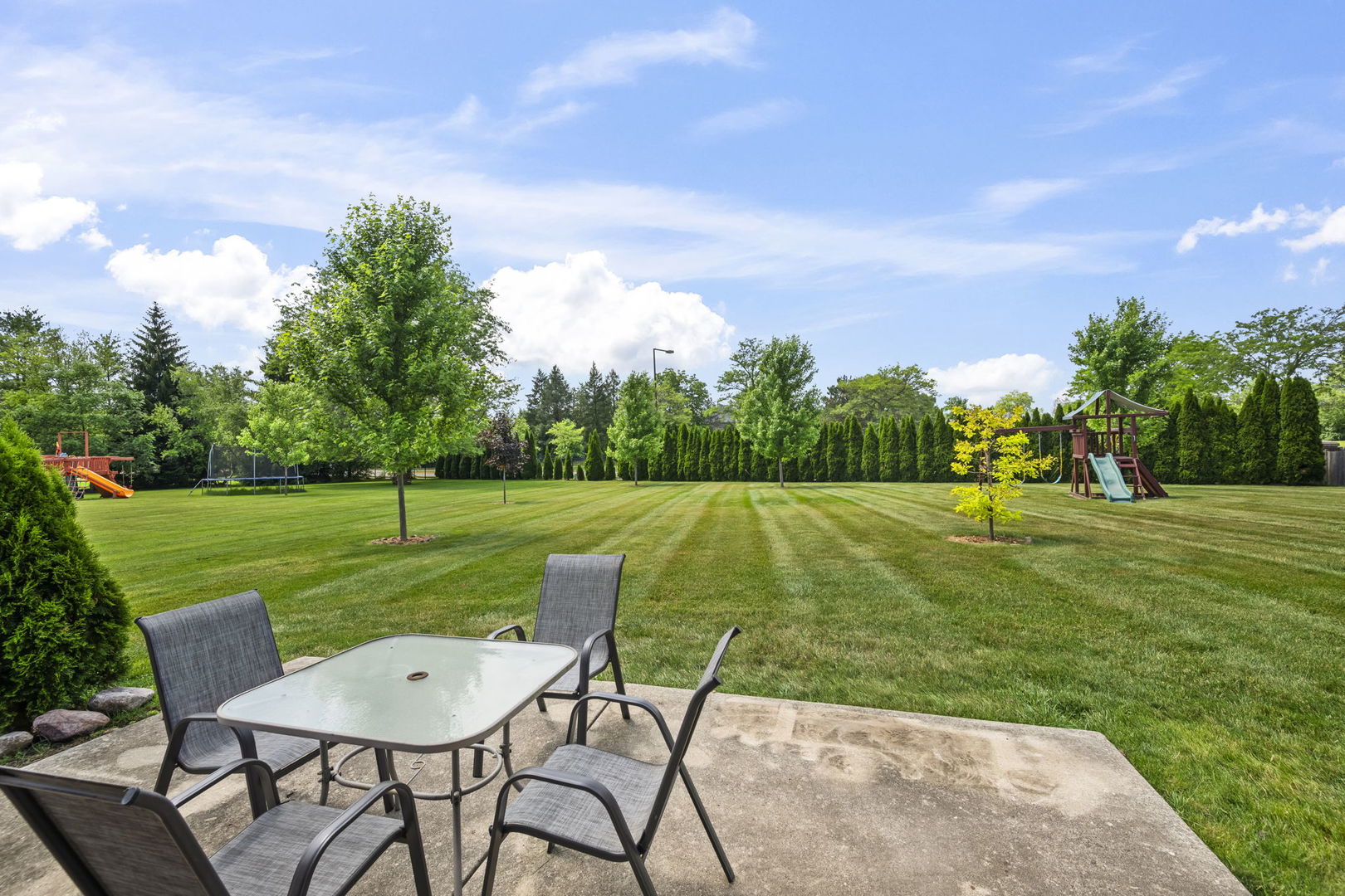 2955 Whispering Oaks Drive